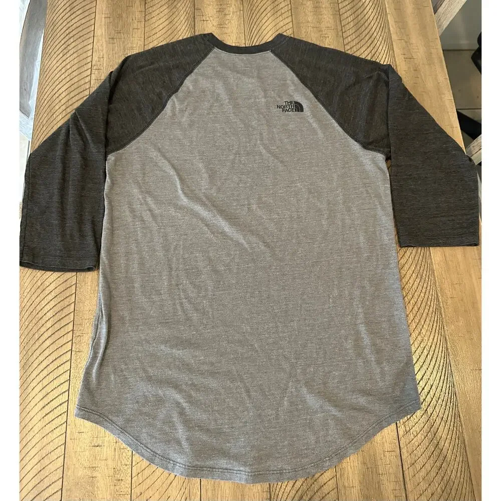 The North Face Men's Medium Gray Raglan 3/4 Sleeve T-Shirt Graphic Classic Fit